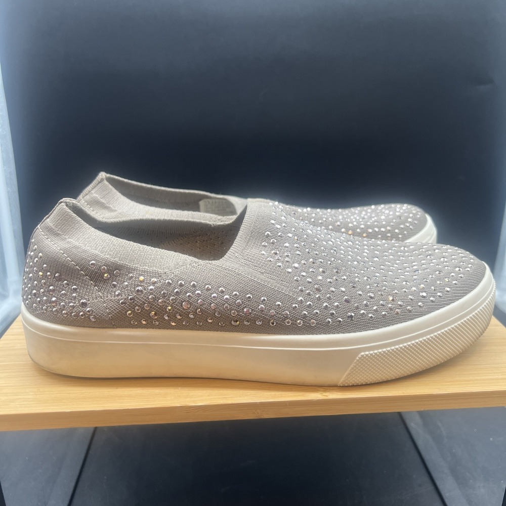Skechers Street Shoes Womens Sz 7.5 Beige Studded Slip On Sneakers Bling Sneaker